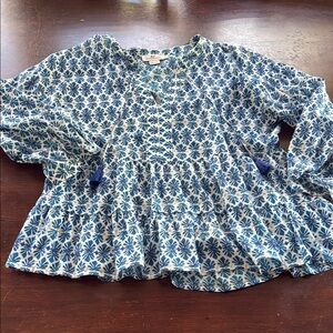 Vineyard Vines Blue and White Patterned Blouse